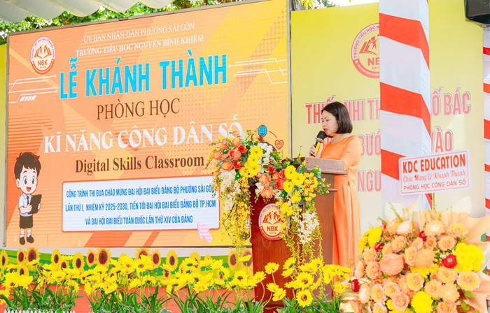 Cô Đỗ Ngọc Chi, Hiệu trưởng nhà trường phát biểu tại buổi lễ. 1.jpg