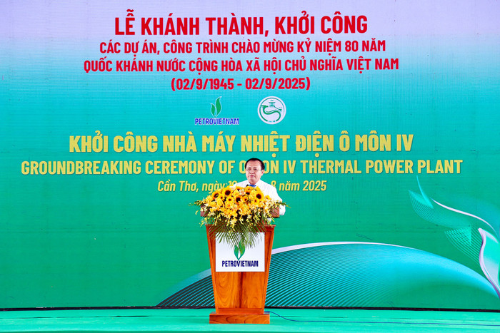 Ông Lê Tấn Cận - Thứ trưởng Bộ Tài Chính đề nghị Petrovietnam, Liên danh Nhà thầu EPC tập trung tối đa các nguồn lực để triển khai ngay, đồng bộ các công việc quan trọng của Dự án, đảm bảo hoàn thành Dự án đúng cam kết về chất lượng, an toàn và tiến độ. a5-26.jpg