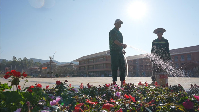 Trong niềm háo hức của học sinh, sự phấn khởi của người dân địa phương, các hạng mục cuối cùng của Trường liên cấp Si Pa Phìn đang được gấp rút hoàn thiện. Sau khi khánh thành, hoạt động giáo dục của nhà trường sẽ tiếp tục được Tập đoàn Sun Group bảo trợ, góp phần duy trì và nâng cao chất lượng dạy và học lâu dài.