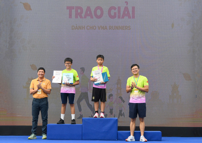 Các vận động viên nhí xuất sắc nhận giải. anh-9-cac-van-dong-vien-nhi-xuat-sac-nhan-giai.jpg