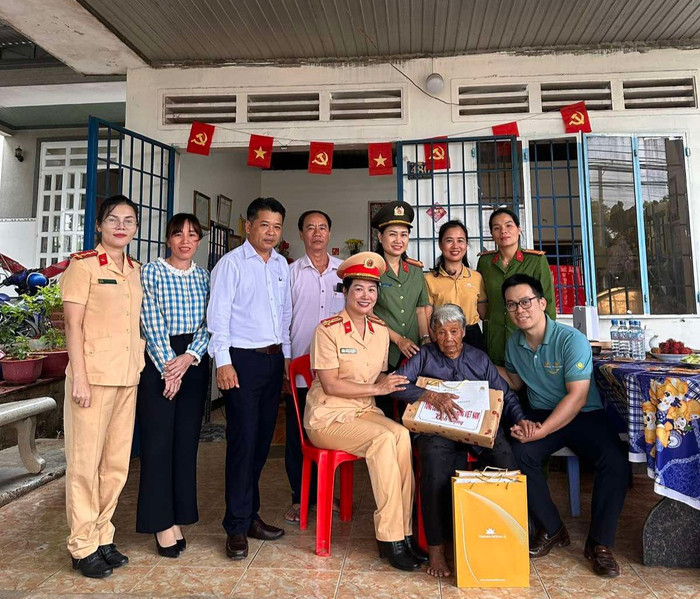 Chuyến bay màu xanh đem đến những nụ cười rạng rỡ chuyen-bay-mau-xanh-dem-den-nhung-nu-cuoi-rang-ro.jpg