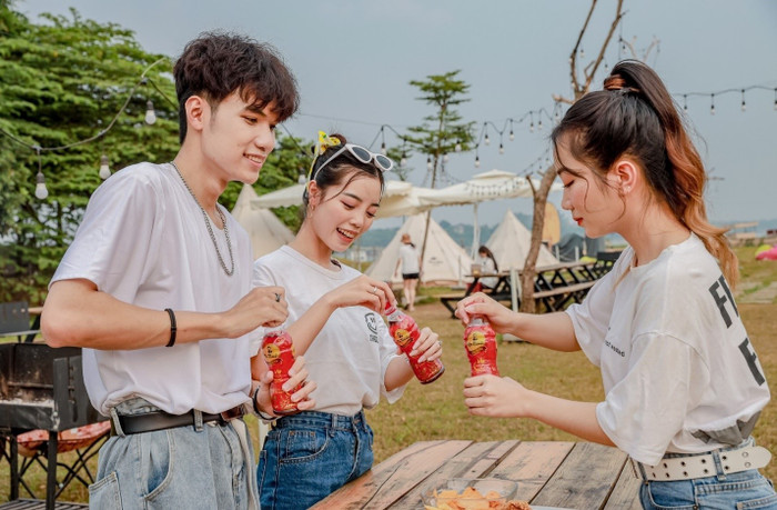 Được chiết xuất từ 9 loại thảo mộc tự nhiên với tiêu chuẩn 3 không, Trà Thanh Nhiệt Dr Thanh đang là lựa chọn yêu thích của người trẻ giúp thanh lọc cơ thể để mỗi ngày là một ngày tươi mát. 2.jpg