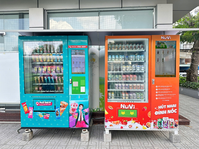 Máy bán hàng tự động của Nutifood sẽ tiếp tục mở rộng đến các điểm tiềm năng trong thời gian tới. hinh-3-8.jpg