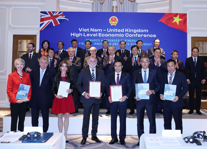 Vietnam Airlines đã ký kết hai bản ghi nhớ hợp tác quan trọng dưới sự chứng kiến của Tổng Bí thư Tô Lâm cùng đoàn đại biểu cấp cao Việt Nam trong chuyến thăm chính thức Vương quốc Anh. vna.jpg