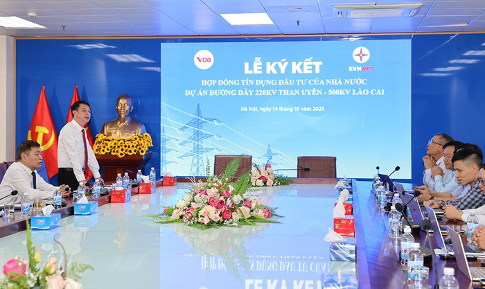 Ông Lê Văn Nam - Phó Tổng Giám đốc VDB kiêm Giám đốc Sở Giao dịch I phát biểu tại lễ ký kết. Ông Lê Văn Nam - Phó Tổng Giám đốc VDB kiêm Giám đốc Sở Giao dịch I phát biểu tại lễ ký kết.