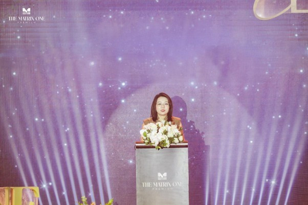 Bà Nguyễn Thị Hồng Nhung – Giám đốc Kinh doanh dự án gửi lời tri ân đến toàn thể khách hàng. picture2.jpg