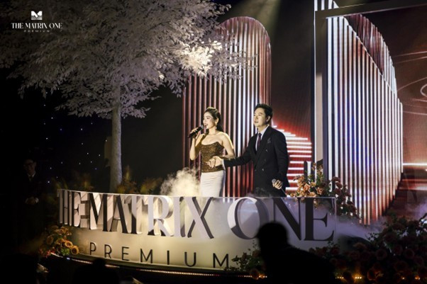 Ca sĩ Lệ Quyên, Lê Hiếu đem đến không gian nghệ thuật sâu lắng trong sự kiện tri ân khách hàng dự án The Matrix One Premium. picture5.jpg