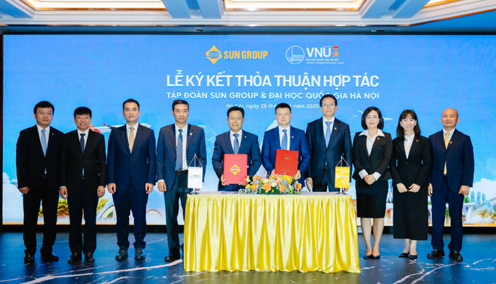 Lễ ký kết thoả thuận hợp tác giữa Đại học Quốc gia Hà Nội và Tập đoàn Sun Group. Ảnh: Sun Group ban-sao-cua-ky-ket.jpg
