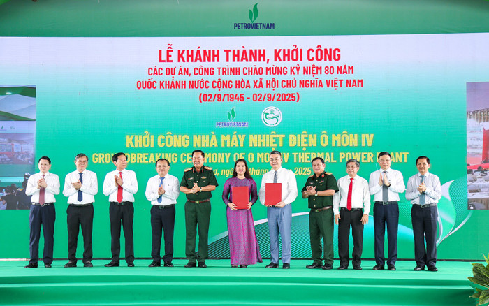 Petrovietnam và Ủy ban nhân dân Thành phố Cần Thơ ký kết Thỏa thuận hợp tác toàn diện nhằm đáp ứng mục tiêu trong việc hình thành trung tâm năng lượng tích hợp, thúc đẩy công nghiệp hỗ trợ và đào tạo nguồn nhân lực chất lượng cao khu vực Đồng bằng sông Cửu Long. a2-85.jpg