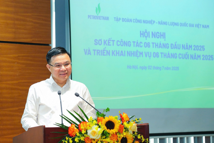 Chủ tịch Hội đồng thành viên Petrovietnam Lê Mạnh Hùng: “Chiến lược phát triển không chỉ là cam kết của Petrovietnam ngày hôm nay, mà còn là sự tiếp nối khát vọng phát triển của các thế hệ Petrovietnam”. anh-5.png