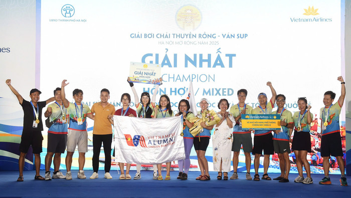 63-ban-to-chuc-trao-huy-chuong-va-phan-thuong-cho-cac-doi-dat-thanh-tich-cao-o-cac-noi-dung-dua-thuyen-rong.jpg