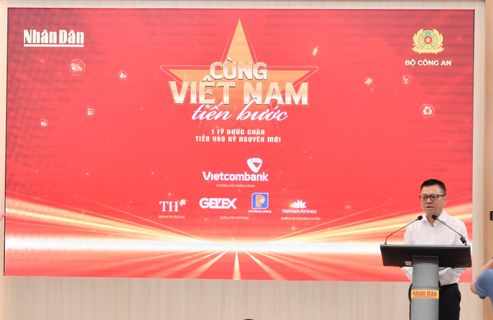 Ông Lê Quốc Minh - Ủy viên Ban Chấp hành Trung ương Đảng, Tổng Biên tập Báo Nhân Dân, Phó Trưởng Ban Tuyên giáo và Dân vận Trung ương, Chủ tịch Hội Nhà báo Việt Nam phát biểu. 20250811-lhq-hopbaocungvietnamtienbuoc-15.jpg