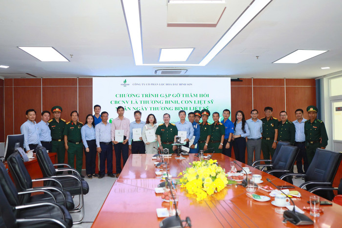 Gặp mặt cán bộ công nhân viên là con liệt sĩ – lời tri ân sâu sắc từ đại gia đình BSR đến những người đang tiếp nối truyền thống anh hùng của cha anh. Gặp mặt cán bộ công nhân viên là con liệt sĩ – lời tri ân sâu sắc từ đại gia đình BSR đến những người đang tiếp nối truyền thống anh hùng của cha anh.