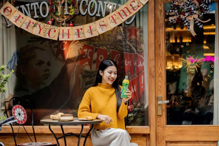 Giữa deadline và cuộc sống vội vã, chỉ một khoảnh khắc dừng lại với chai Trà Xanh Không Độ mát lạnh cũng đủ giúp tinh thần nhẹ bẫng và tìm lại sự cân bằng.