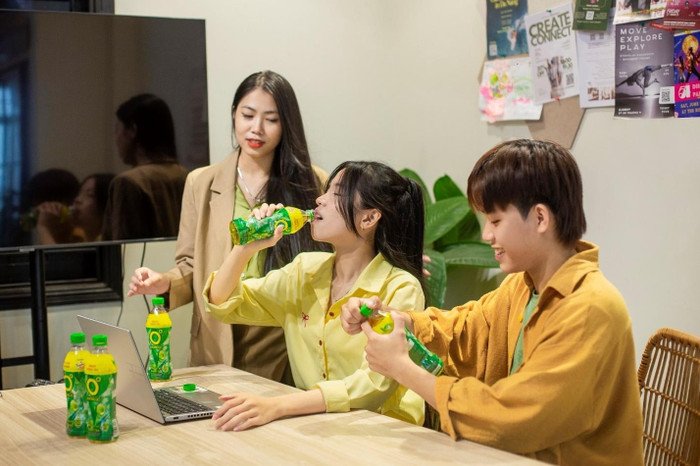 Giữa guồng quay công việc không ngừng, khoảnh khắc giảm căng thẳng cùng chai Trà Xanh Không Độ giúp tinh thần sảng khoái, stress tan biến để bứt phá trong công việc cuối năm.