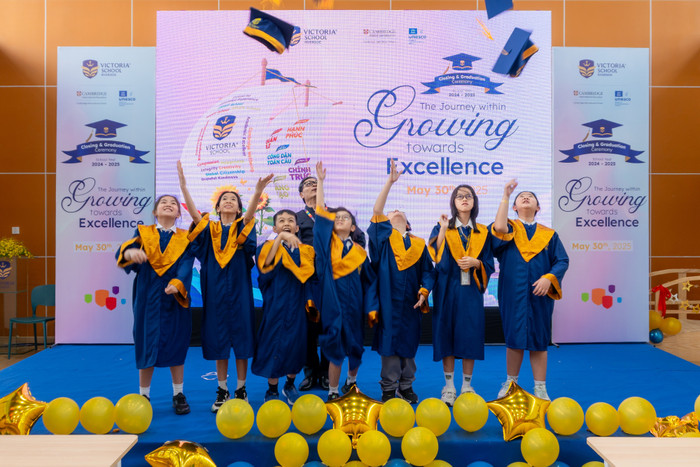 Học sinh lớp 5 tại Victoria School - Riverside chính thức tốt nghiệp Tiểu học. 3-rvs-tung-non.jpg