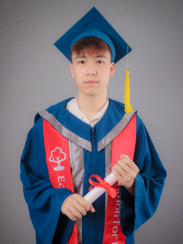 Học sinh Nguyễn Gia Bách (lớp 12 hệ Song ngữ, năm học 2024-2025, Trường Trung học phổ thông Edison - Hệ thống Trường Phổ thông Liên cấp Edison), đạt 1540/1600 điểm SAT, top 1% thế giới. nguyen-gia-bach-edison-top-1-de-thi-satjpg.png