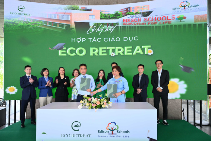 Đại diện nhà sáng lập Ecopark ông Nguyễn Đức Cảnh - Tổng Giám đốc Công ty trách nhiệm hữu hạn một thành viên Đầu tư và Phát triển DB và bà Lê Tuệ Minh - Tổng Giám đốc Tập đoàn đầu tư giáo dục Innochain, Chủ tịch Hệ thống Trường Phổ thông liên cấp Edison kí thỏa thuận hợp tác. a63-9158.jpg