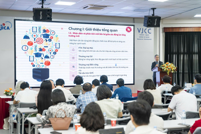 Toàn cảnh Lễ công bố Báo cáo Thương mại Quốc tế Việt Nam 2025 tại Trường Đại học Ngoại thương. Toàn cảnh Lễ công bố Báo cáo Thương mại Quốc tế Việt Nam 2025 tại Trường Đại học Ngoại thương.