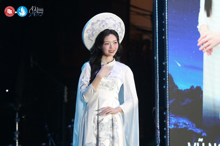 anh-phan-thi-ao-dai-1.png