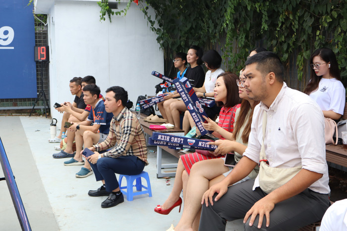 Trận đấu thu hút nhiều sự quan tâm, cổ vũ của các cổ động viên. img-1132.jpg