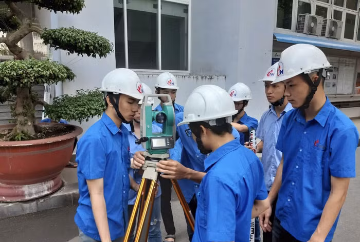 iuh-duong-sat-1.jpg