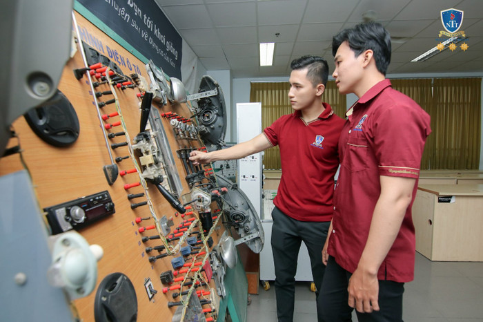 Ảnh minh họa: Website nhà trường. ntt2.png