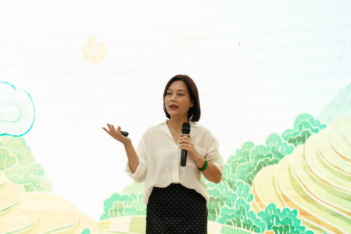 Diễn giả Nguyễn Bông Mai tại lễ khai mạc Tuần lễ sách năm 2025 của Trường Đại học Sư phạm - Đại học Đà Nẵng. 8-dien-gia-nguyen-bong-mai.jpg