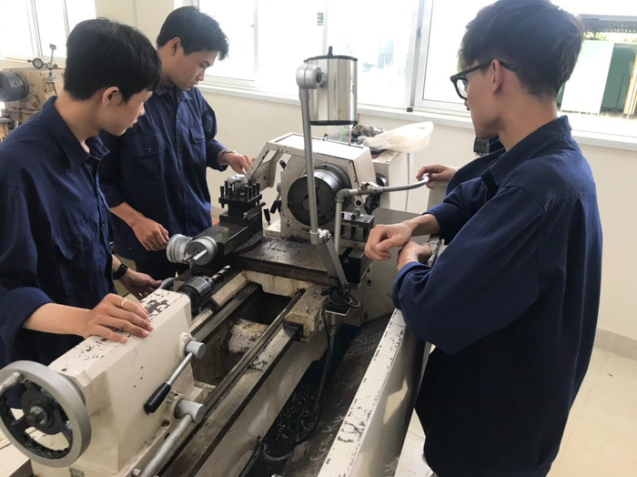 Giờ học thực hành của sinh viên ngành Công nghệ kỹ thuật cơ khí tại Trường Đại học Tiền Giang. Ảnh: Website nhà trường. 1757473295450.png