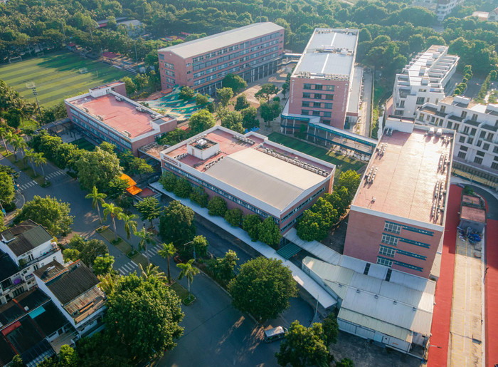 Trường Phổ thông liên cấp Edison nằm giữa không gian xanh mát của khu đô thị Ecopark. z6906198181325-3a0e9e4574f61e49d4fd904955ed3dfb.jpg