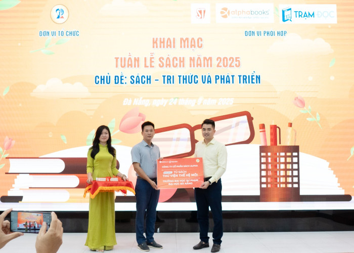 4-tang-sach.jpg