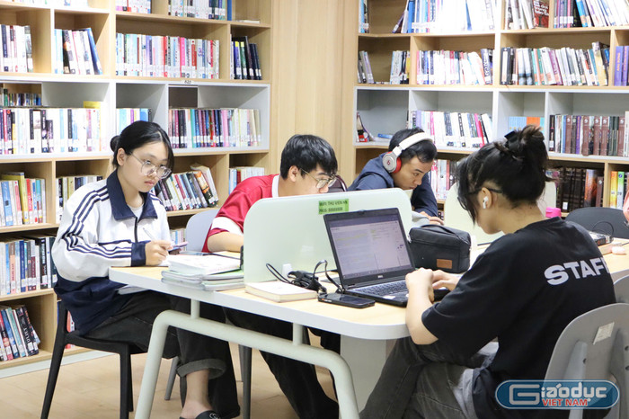 Trung tâm Văn hóa và Thư viện Hà Nội cung cấp nhiều dịch vụ công nghệ số hữu ích, đáp ứng nhu cầu khác nhau của bạn đọc. Ảnh: Thúy Hiền. gdvn-thu-vien-hn.jpg