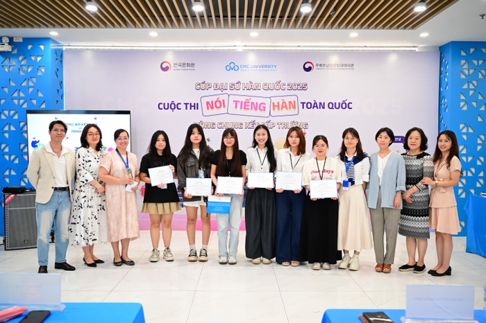 Sinh viên Trường Đại học CMC thể hiện khả năng tiếng Hàn trong cuộc thi Nói tiếng Hàn toàn quốc - vòng chung kết cấp trường. Ảnh: NTCC. cac-sinh-vien-cmc-the-hien-kha-nang-tieng-han-trong-cuoc-thi-noi-tieng-han-toan-quoc-von-chung-ket-cap-truong.jpg