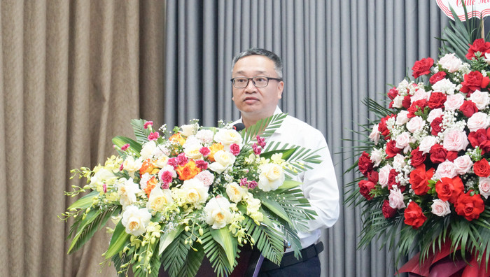 Tiến sĩ Đỗ Tuấn Minh - Chủ tịch Hội đồng trường, Trường Đại học Ngoại ngữ - Đại học Quốc gia Hà Nội phát biểu khai mạc buổi lễ. dsc00038-1.jpg