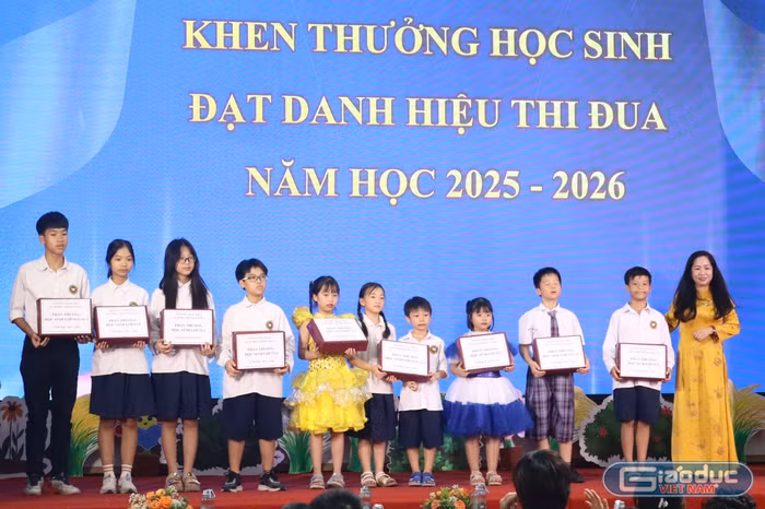 gdvn-hs-thi-dua.jpg