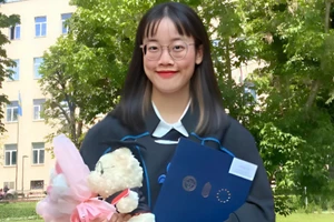 Giành học bổng thạc sĩ toàn phần ở ĐH Thượng Hải, nữ sinh chia sẻ cách tạo dấu ấn trong hồ sơ du học