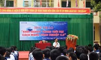 Cho em hỏi học sinh làm nhiều bài tập về nhà có ích cho giáo dục Việt Nam không?