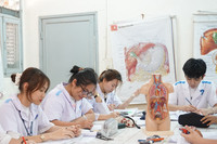 Nhiều năm không được tăng học phí, trường đại học khó khăn chồng chất khó khăn