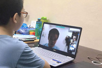 Dạy trực tuyến mệt gấp mấy lần trực tiếp, cần bản lĩnh để tránh "tai nạn" 