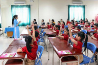 Lớp 1 mới học được 5 tuần mà đã phải đọc những câu văn dài là khá nan giải