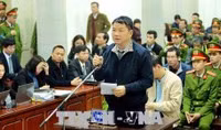 Hào quang quan chức và nước mắt...trẻ con!