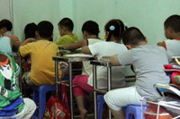 Còn dạy thêm chính khóa, dạy thêm trái phép,… đừng mơ có trường học hạnh phúc!