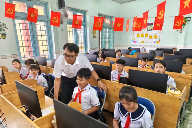 Môn Tin học: Giáo viên thấy nhiều nội dung lý thuyết quá chuyên sâu, đề xuất tăng tiết dạy