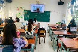 Giáo viên cốt cán tham gia tập huấn nhiều ngày và trăn trở làm sao hài hòa quyền lợi?