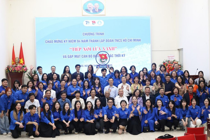 Trường Đại học Ngoại ngữ – Đại học Quốc gia Hà Nội tổ chức Chương trình gặp gỡ cán bộ Đoàn – Hội các thời kỳ và Chào mừng Kỷ niệm 94 năm thành lập Đoàn TNCS Hồ Chí Minh (26/3/1931 – 26/3/2025) “Tiếp nối lửa xanh”. Ảnh: Website nhà trường Trường Đại học Ngoại ngữ – Đại học Quốc gia Hà Nội tổ chức Chương trình gặp gỡ cán bộ Đoàn – Hội các thời kỳ và Chào mừng Kỷ niệm 94 năm thành lập Đoàn TNCS Hồ Chí Minh (26/3/1931 – 26/3/2025) “Tiếp nối lửa xanh”. Ảnh: Website nhà trường