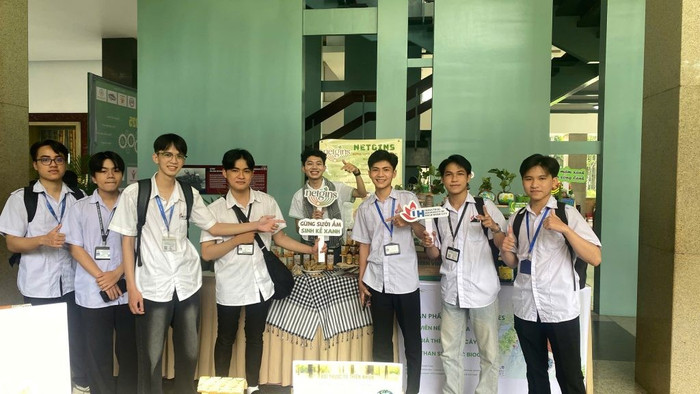 Dự án “Gừng Sưởi Ấm, Sinh Kế Xanh” mang thương hiệu NETGINS của Trường Đại học Công nghiệp Thành phố Hồ CHí Minh (IHU) tại Vòng Chung kết Cuộc thi Khởi nghiệp Xanh Lần thứ 11. Ảnh: Website nhà trường.