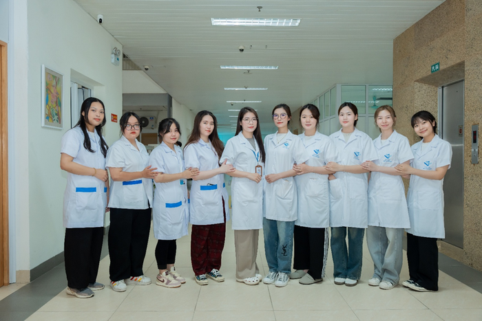 Sinh viên khối ngành Sức khỏe thực tập tại Bệnh viện Thanh Nhàn. Sinh viên khối ngành Sức khỏe thực tập tại Bệnh viện Thanh Nhàn.