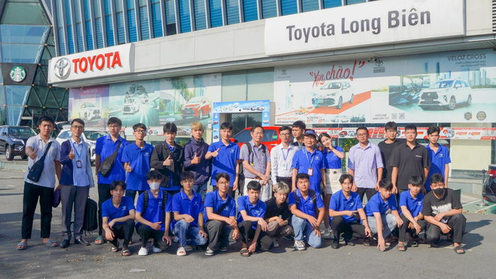 Sinh viên Khoa Công nghệ và kỹ thuật Ô tô tham quan Toyota Long Biên. Sinh viên Khoa Công nghệ và kỹ thuật Ô tô tham quan Toyota Long Biên.