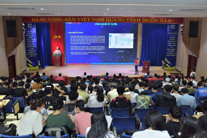 Buổi giao lưu giữa doanh nghiệp và sinh viên ngành Kỹ thuật Máy tính, Trường Đại học Bách khoa, Đại học Đà Nẵng. Ảnh: Website nhà trường Buổi giao lưu giữa doanh nghiệp và sinh viên ngành Kỹ thuật Máy tính, Trường Đại học Bách khoa, Đại học Đà Nẵng. Ảnh: Website nhà trường