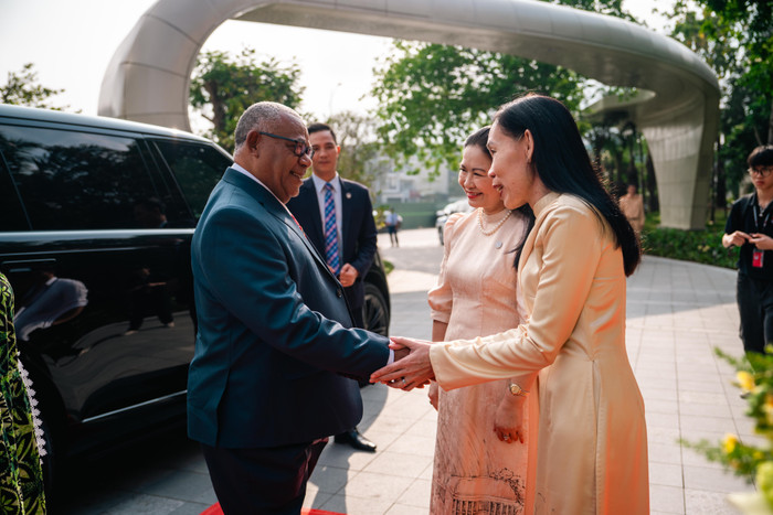 Trường Đại học Văn Lang trân trọng đón tiếp Ngài Jotham Napat, Thủ tướng Cộng hòa Vanuatu, cùng Phu nhân và Đoàn đại biểu cấp cao đến thăm.